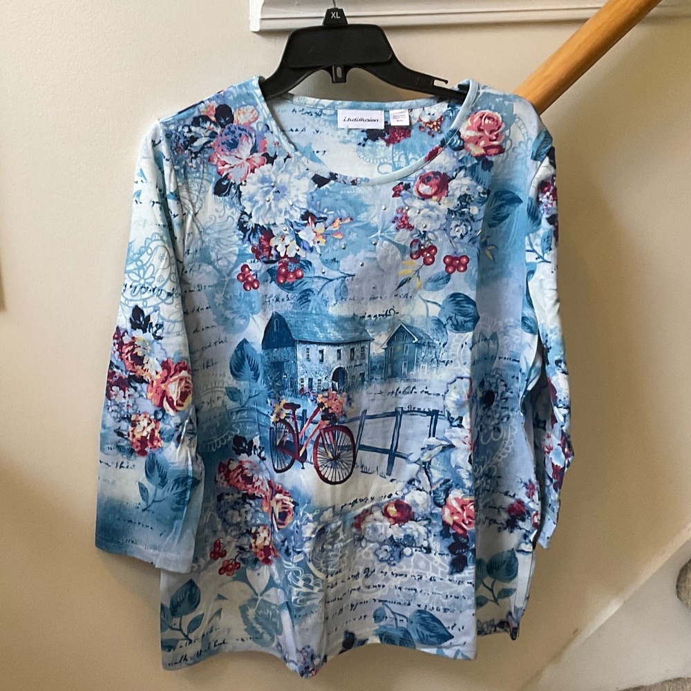 size XL, bust up to 44" inches, beautiful cottage core shirt, new condition - Picture 8 of 10